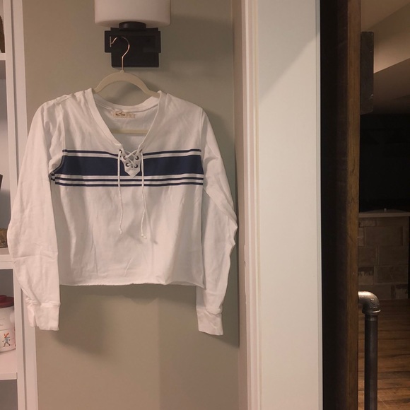 Hollister Tie-In-The-Front Long Sleeve - Picture 1 of 6